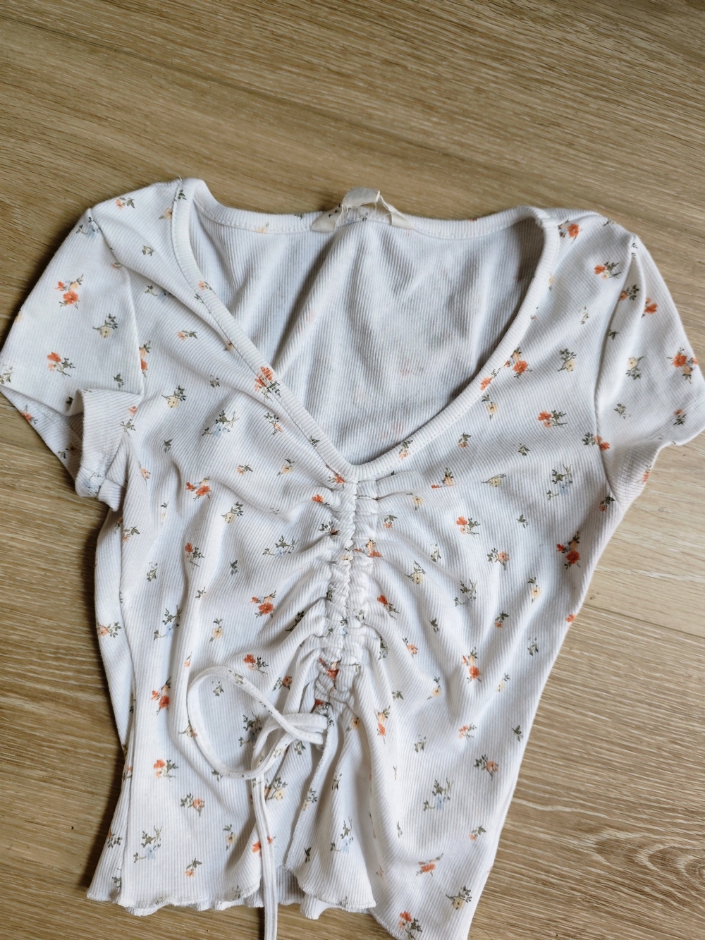 Aeropostale White Floral Ruched V-Neck Crop Top